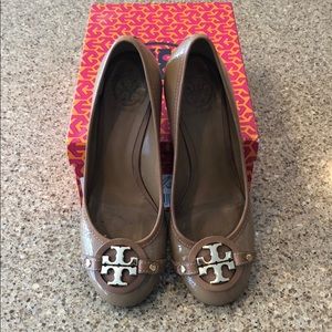 Tory Burch Aaden Mid Heel patent leather Pump